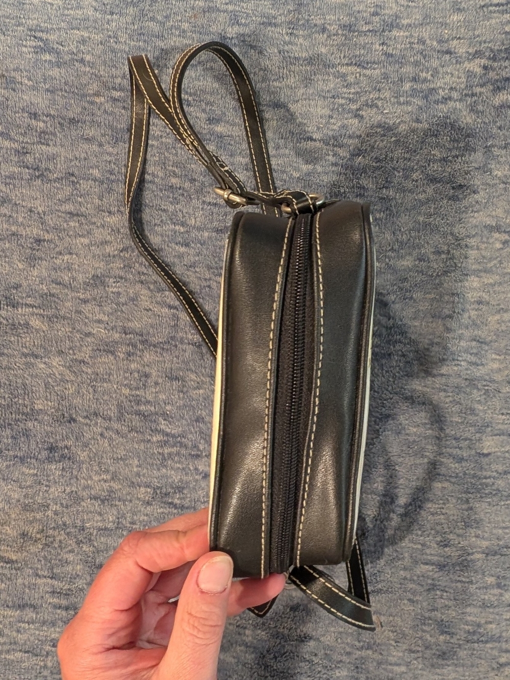 Relic Novelty Crossbody With Vintage Polaroid Camera Image - Picture 6 of 8